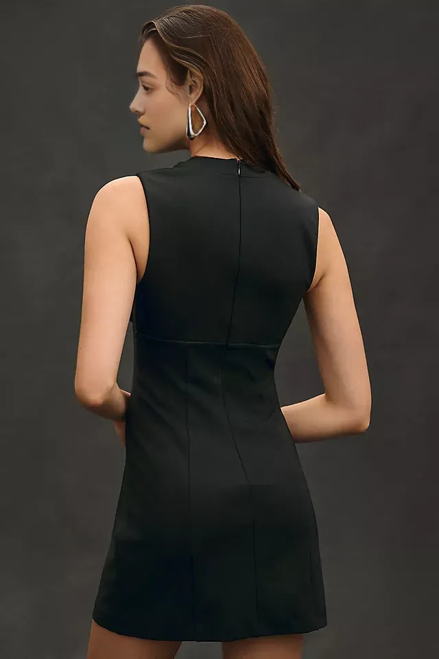 Black Sleeveless Homecoming Dresses with Cut - Out Neckline Detail Perfect for Stylish Back - to - School Dances and Social Events