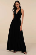 Black Sleeveless Evening Dresses with Plunging V - Neck Flowy Maxi Skirt A-Line