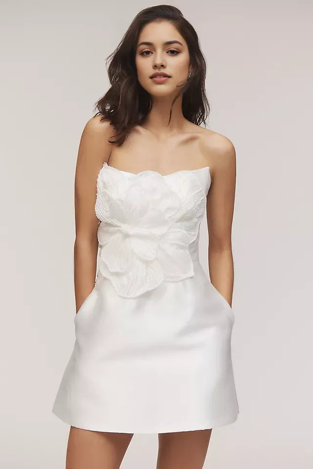 White Strapless Homecoming Dress with 3D Floral and A Stylish Choice for Teen Prom Nights