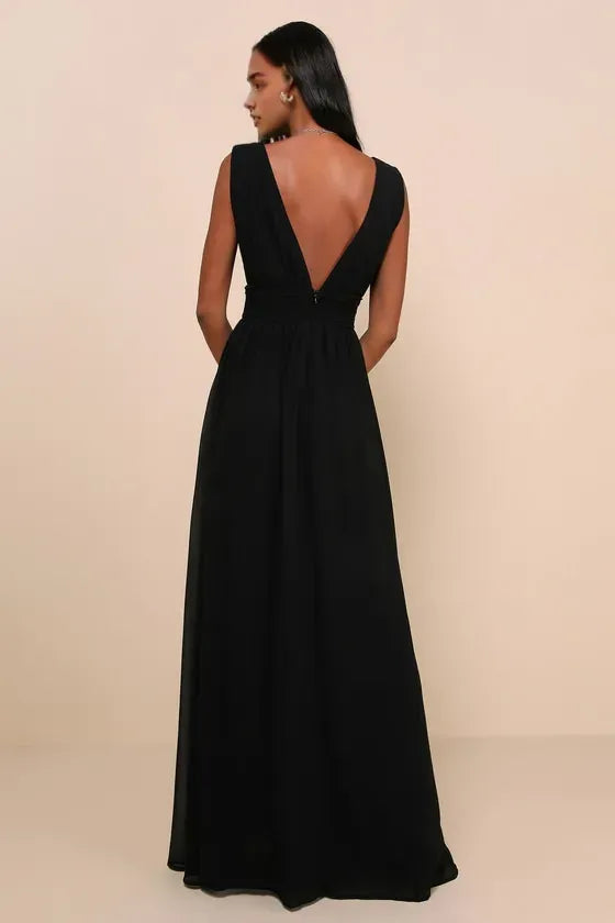 Black Prom Dress with Deep V - Neck Ruched Bodice and High Side Slit for Formal Events