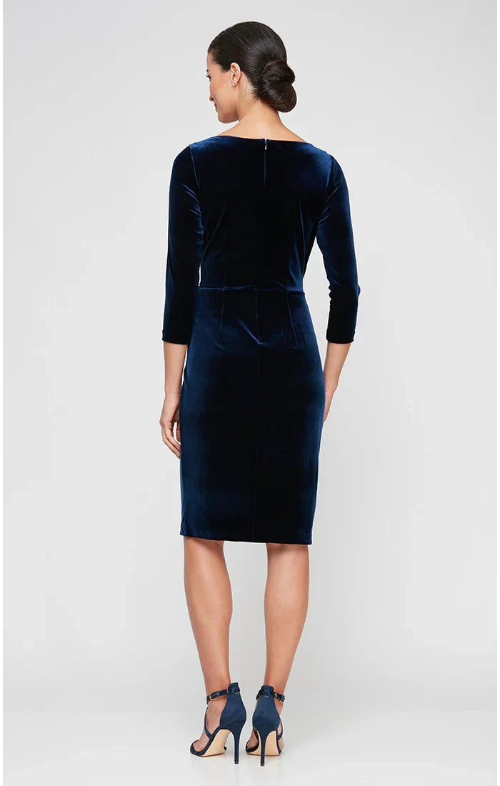 Elegant Navy Blue Velvet Sheath Long Sleeve Knee-Length Mother of the Bride Dress