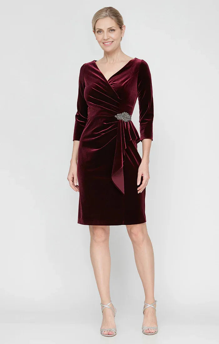 Elegant Navy Blue Velvet Sheath Long Sleeve Knee-Length Mother of the Bride Dress