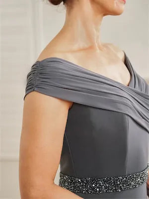 Column V-Neck Ruched Mother Of The Bride Dresses with Beading
