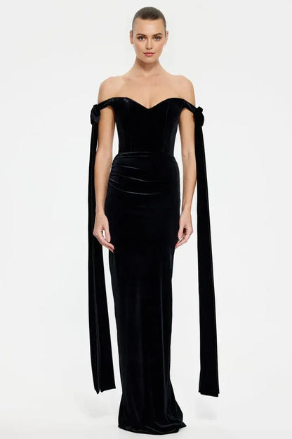 Refined Beautiful Timeless Special Occasion Elegant Black Velvet Sleeveless Floor-Length Prom Dress