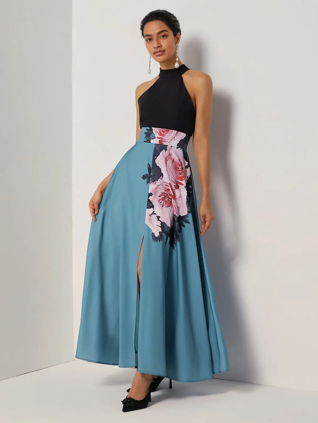 Sophisticated Graceful Stylish Refined Elegant Black A-Line Halter Sleeveless Floor-Length Evening Dress