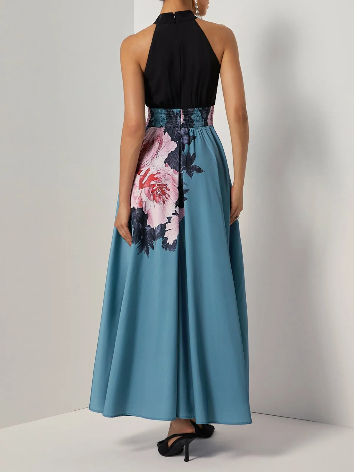 Sophisticated Graceful Stylish Refined Elegant Black A-Line Halter Sleeveless Floor-Length Evening Dress