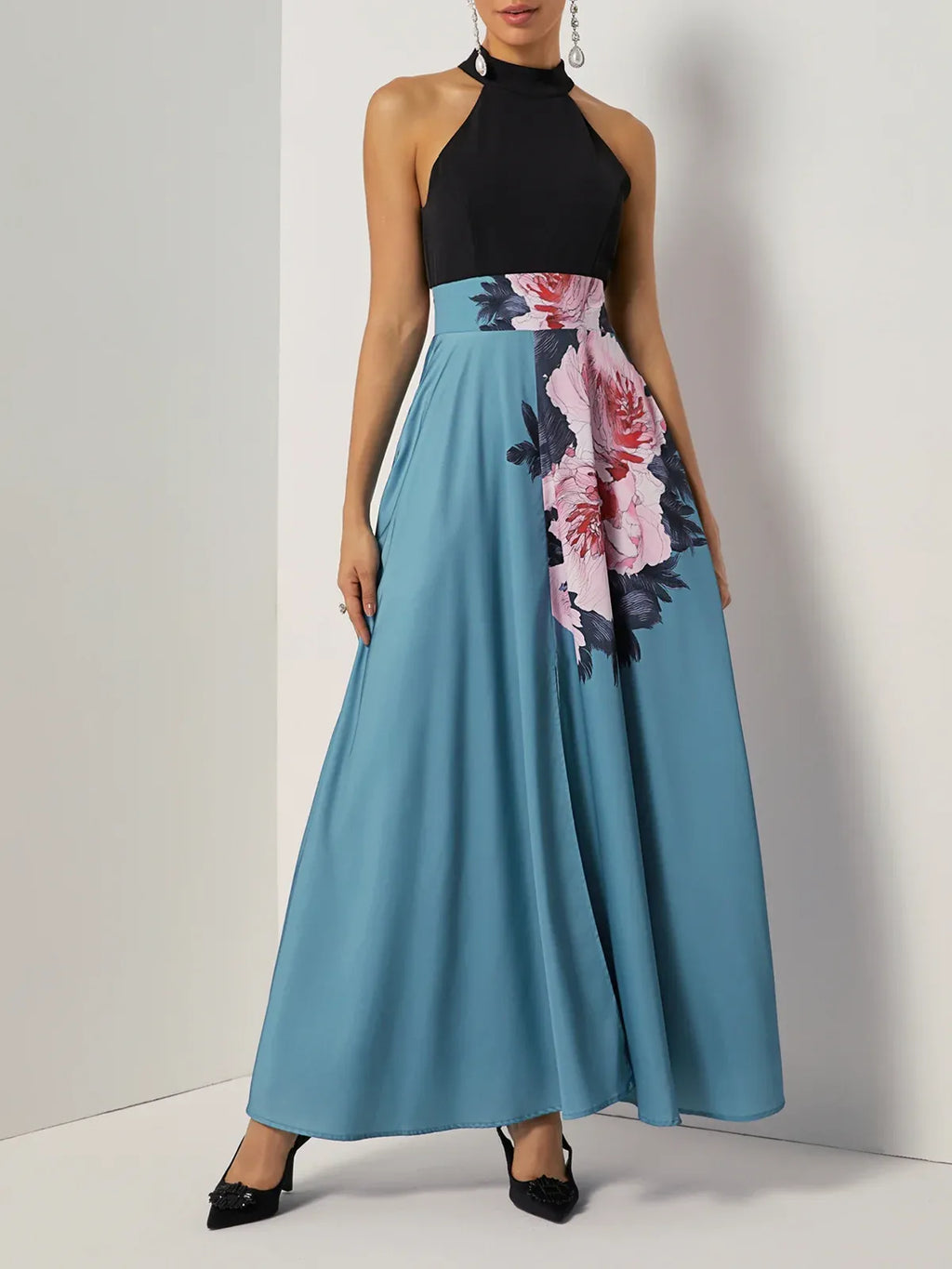 Sophisticated Graceful Stylish Refined Elegant Black A-Line Halter Sleeveless Floor-Length Evening Dress