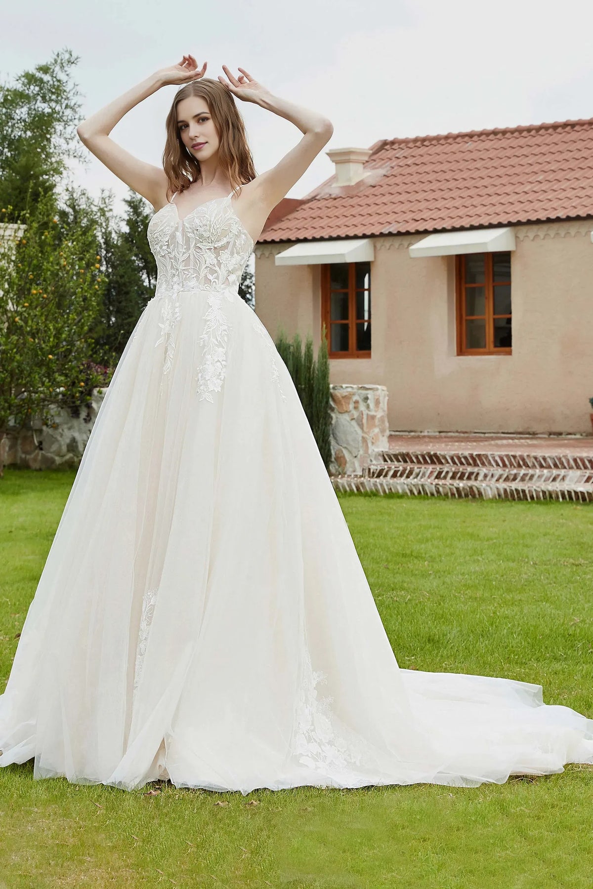 Sweetheart Neck Spaghetti-Strap Sheer Back Train Wedding Dresses with Applique