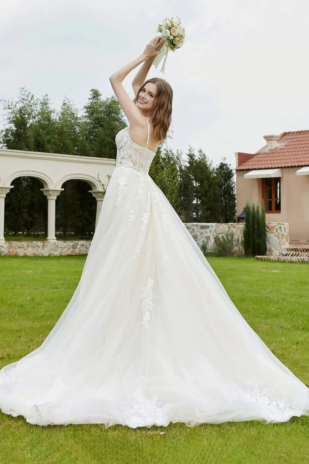 Sweetheart Neck Spaghetti-Strap Sheer Back Train Wedding Dresses with Applique
