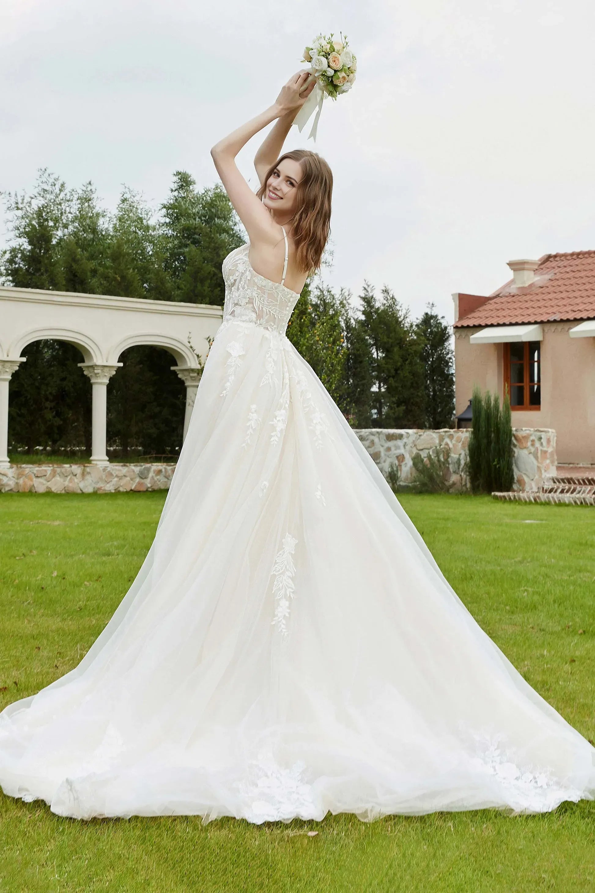 Sweetheart Neck Spaghetti-Strap Sheer Back Train Wedding Dresses with Applique