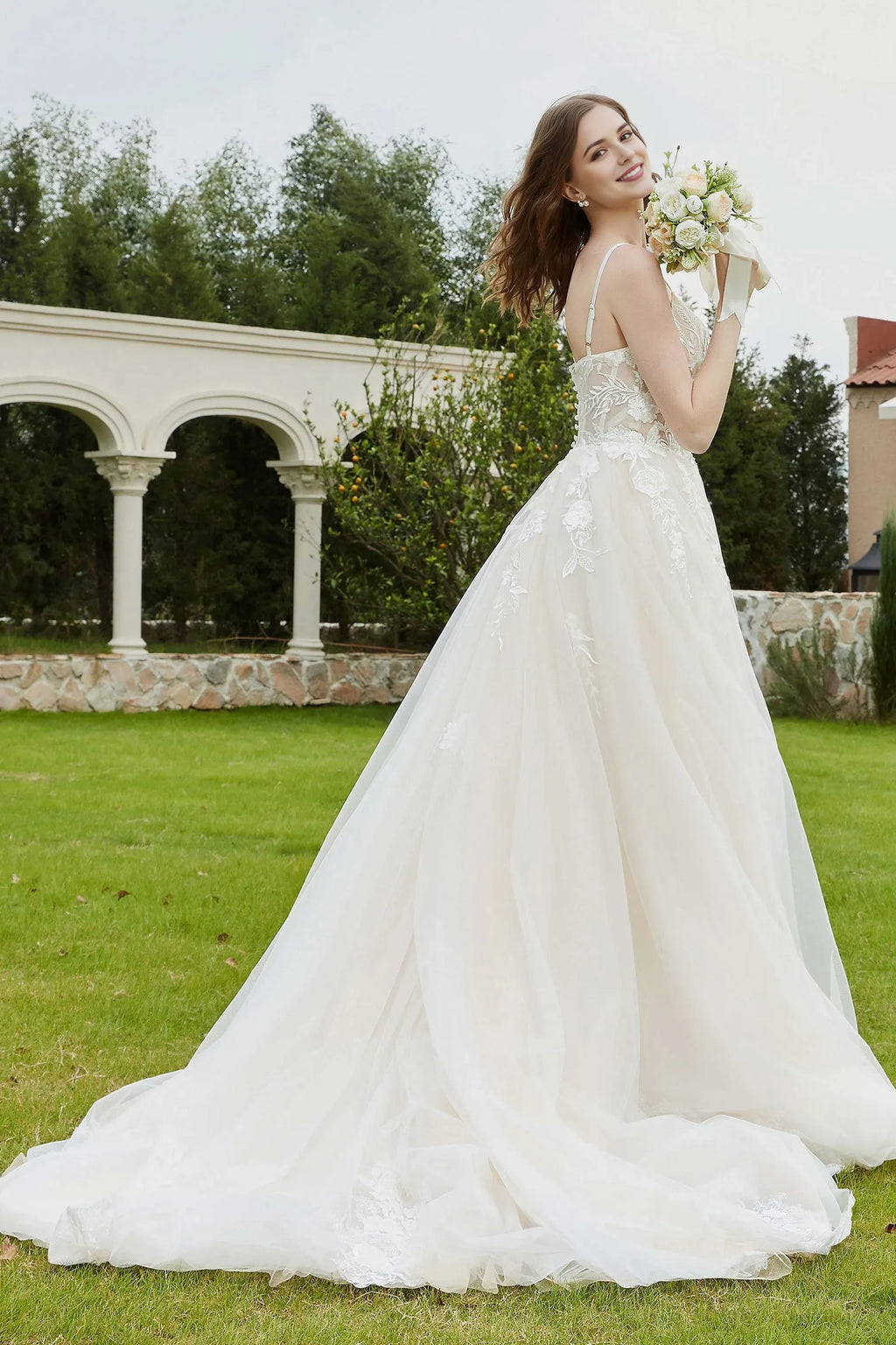 Sweetheart Neck Spaghetti-Strap Sheer Back Train Wedding Dresses with Applique