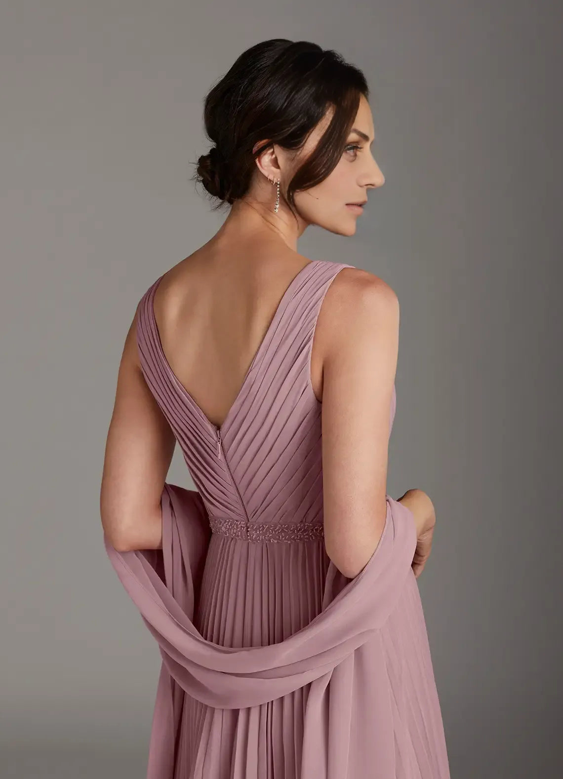 Elegant Dusty Rose Chiffon A-Line V-Neck Sleeveless Floor-Length Mother of the Bride Dress