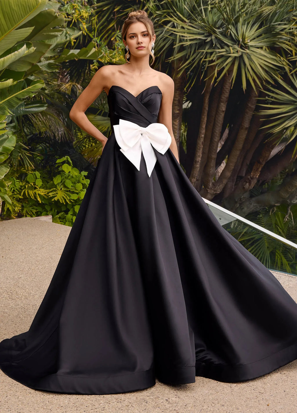 Black A-Line Sweetheart-Neck Strapless Back Zip Floor-Length Bow Prom Dresses