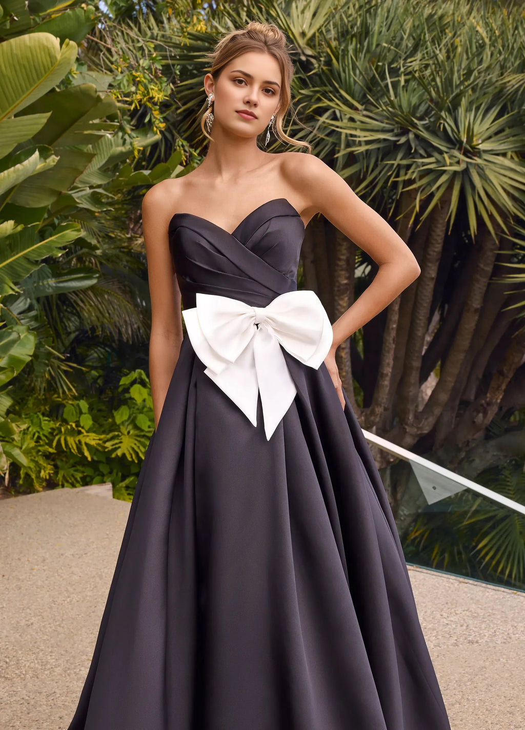 Black A-Line Sweetheart-Neck Strapless Back Zip Floor-Length Bow Prom Dresses