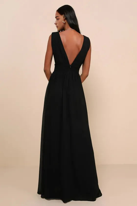 Black Prom Dresses Plunging V - Neck Side Slit Flowy Silhouette for Timeless Grace