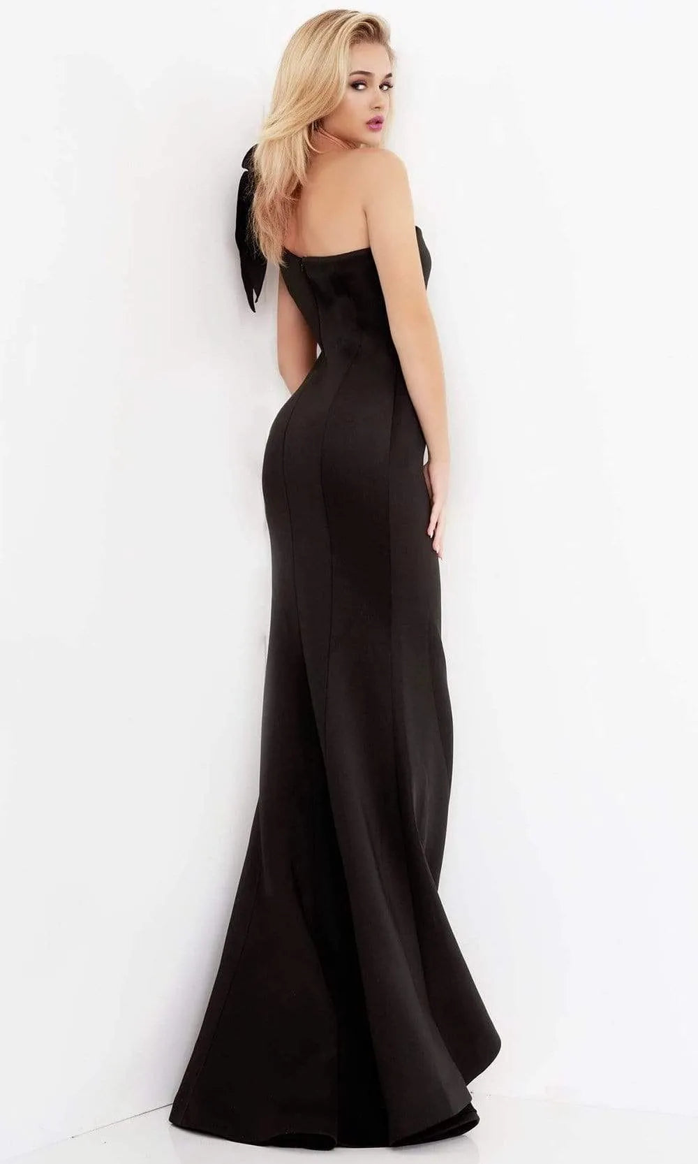 Black One Shoulder Mermaid Prom Gown with Bow Detail Crafted from Luxurious for a Flattering Fit at Formal Occasions