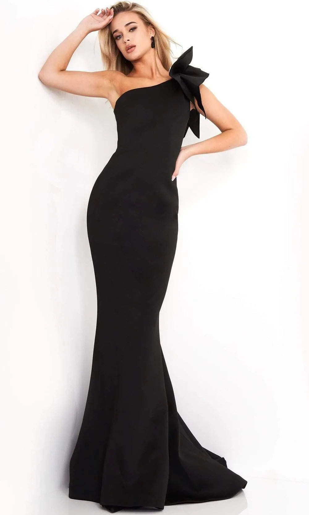 Black One Shoulder Mermaid Prom Gown with Bow Detail Crafted from Luxurious for a Flattering Fit at Formal Occasions