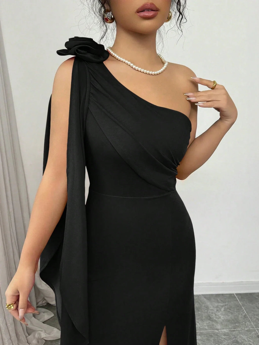 Black Sheath One-Shoulder Sleeveless Floor-Length Drape Detail Slit Prom Dress