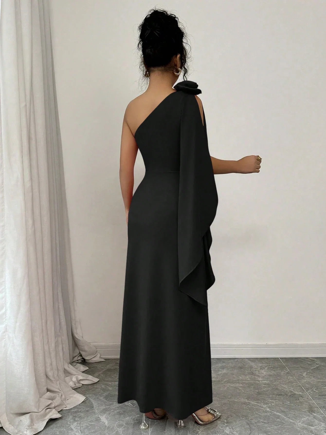 Black Sheath One-Shoulder Sleeveless Floor-Length Drape Detail Slit Prom Dress