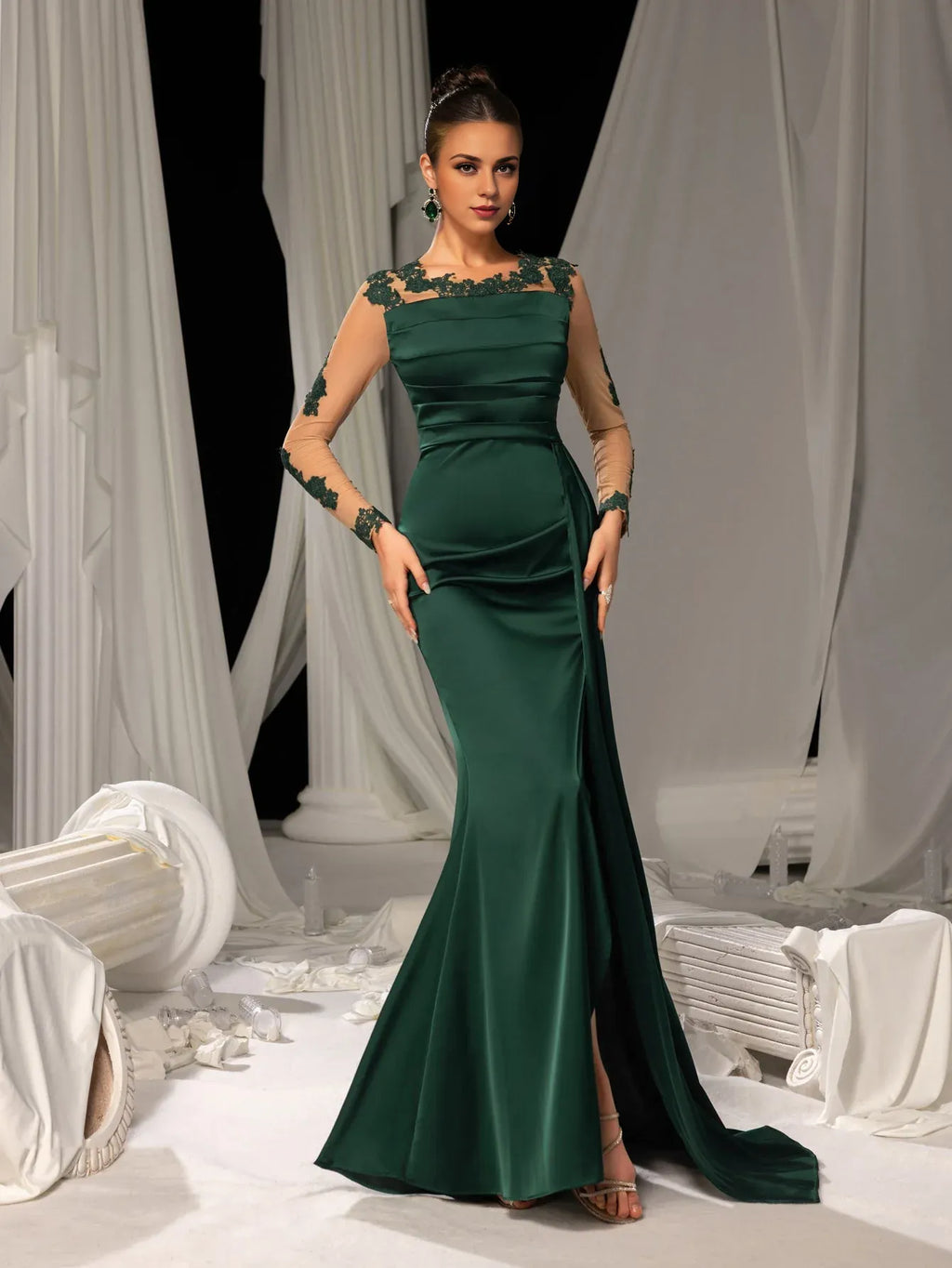 Elegant Emerald Green Satin Bodycon Scoop Neck Long Sleeve Floor-Length Prom Dress