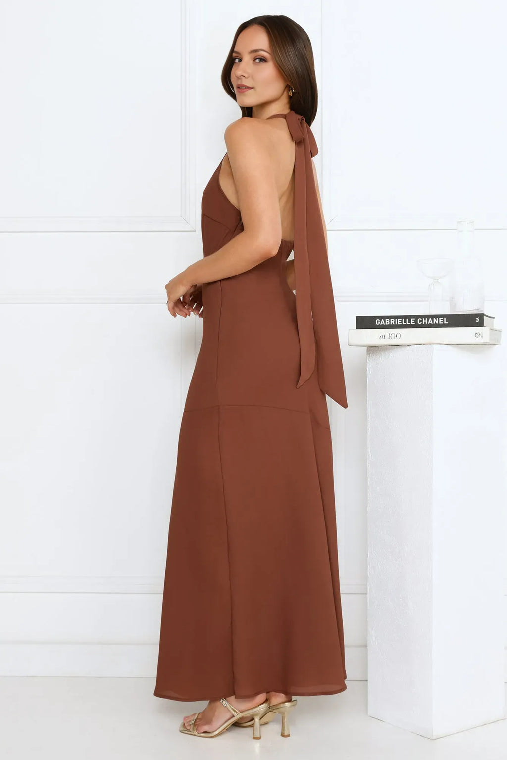 Brown Sheath Halter Deep V-Neck Sleeveless Open Back Floor-Length Prom Dresses
