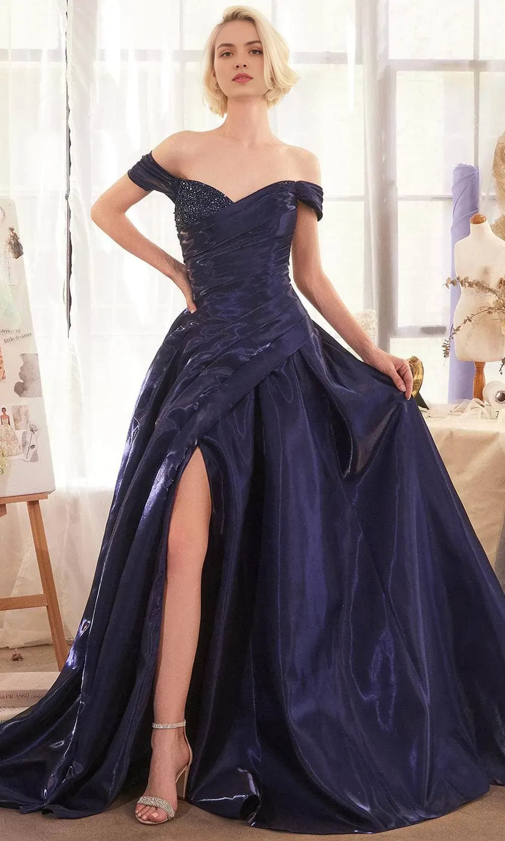 Green Emerald Off - Shoulder Prom Gown with Shimmering Fabric - Bodice and High Side Slit for Formal Evening Events