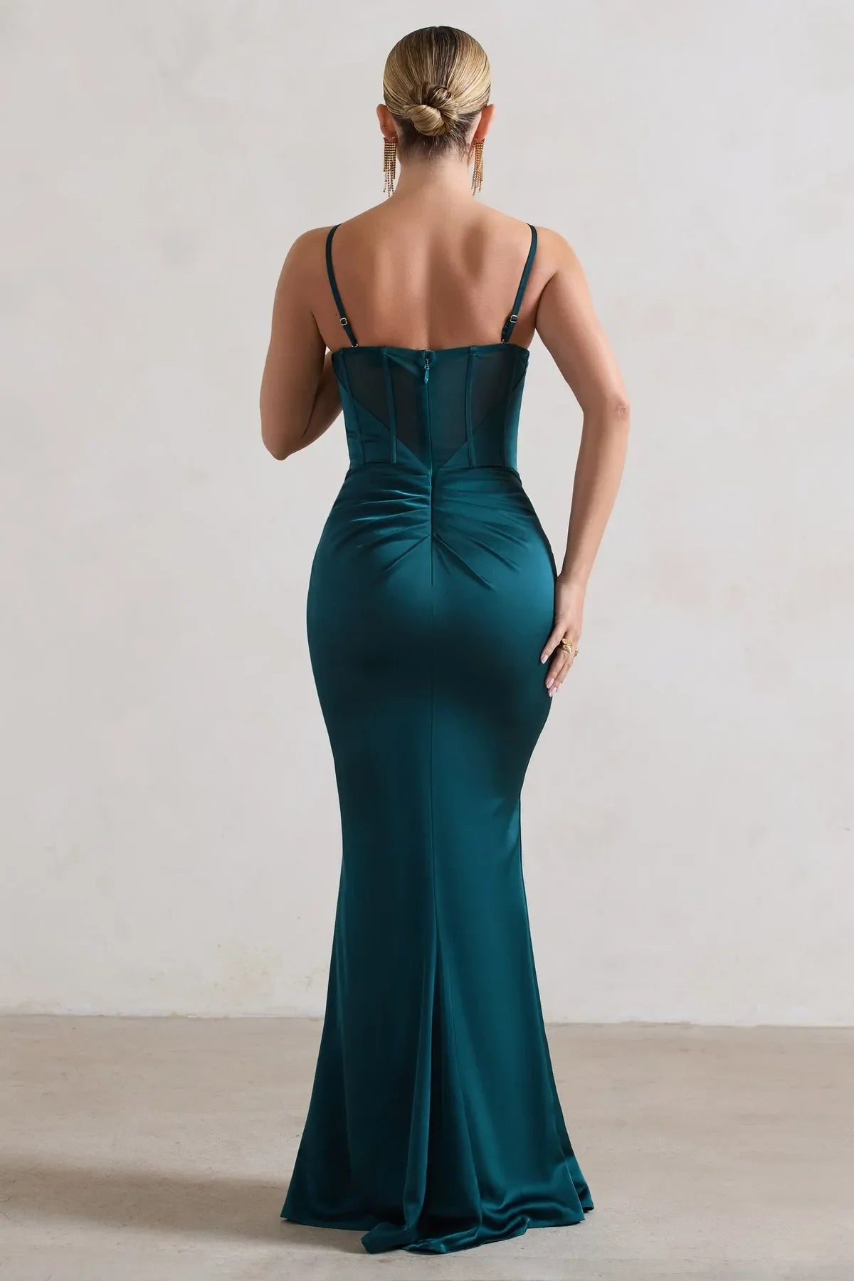 Green Emerald Strapless Prom Dresses with Ruched Detail and High Thigh Slit A Timeless Masterpiece for Sophisticated Balls and Glamorous