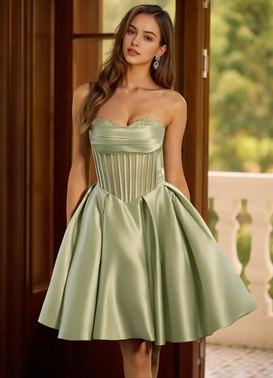 Luxurious Green Lace A-Line Strapless Classic-Sleeve Lace-Up-Back Floor-Length Homecoming Dress