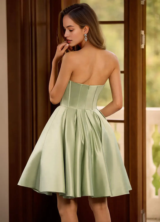 Luxurious Green Lace A-Line Strapless Classic-Sleeve Lace-Up-Back Floor-Length Homecoming Dress
