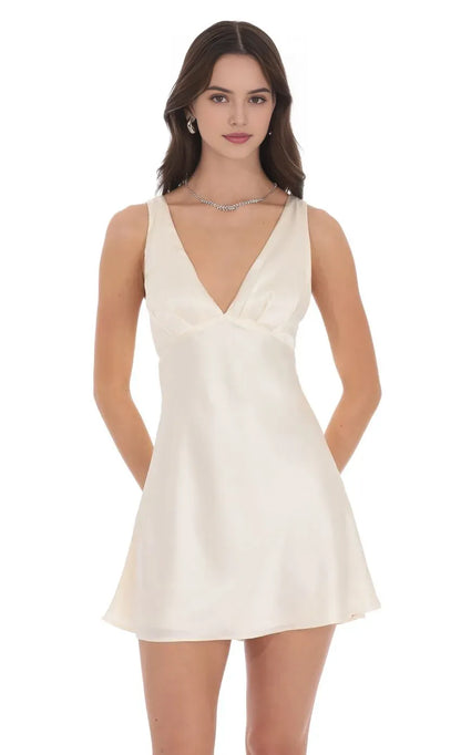 Luxurious Red A-Line V-Neck Sleeveless Classic-Back Floor-Length Homecoming Dress