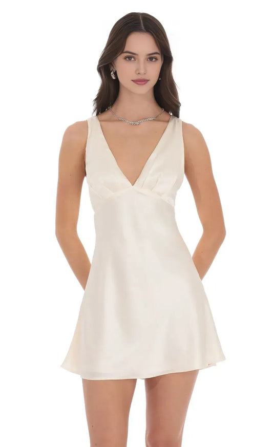 Luxurious Red A-Line V-Neck Sleeveless Classic-Back Floor-Length Homecoming Dress