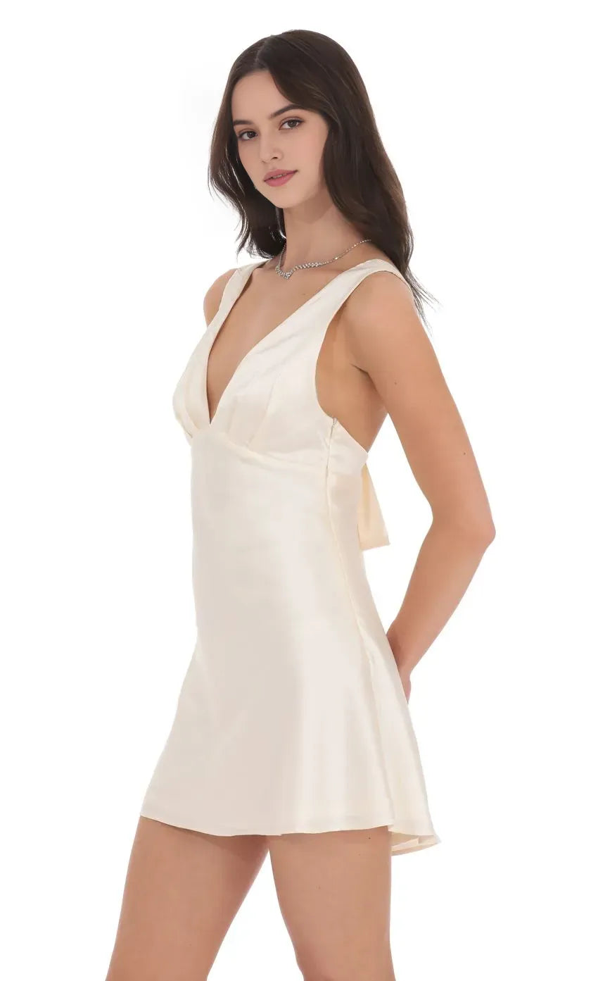 Ivory V Neck Homecoming Dress Sleeveless Silhouette for Timeless Teen Formal Style