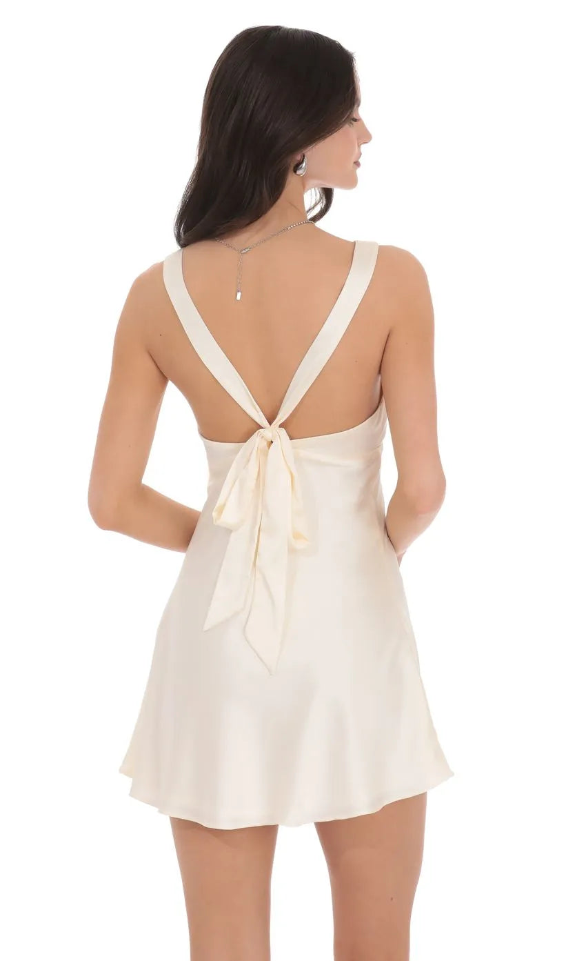 Ivory V Neck Homecoming Dress Sleeveless Silhouette for Timeless Teen Formal Style