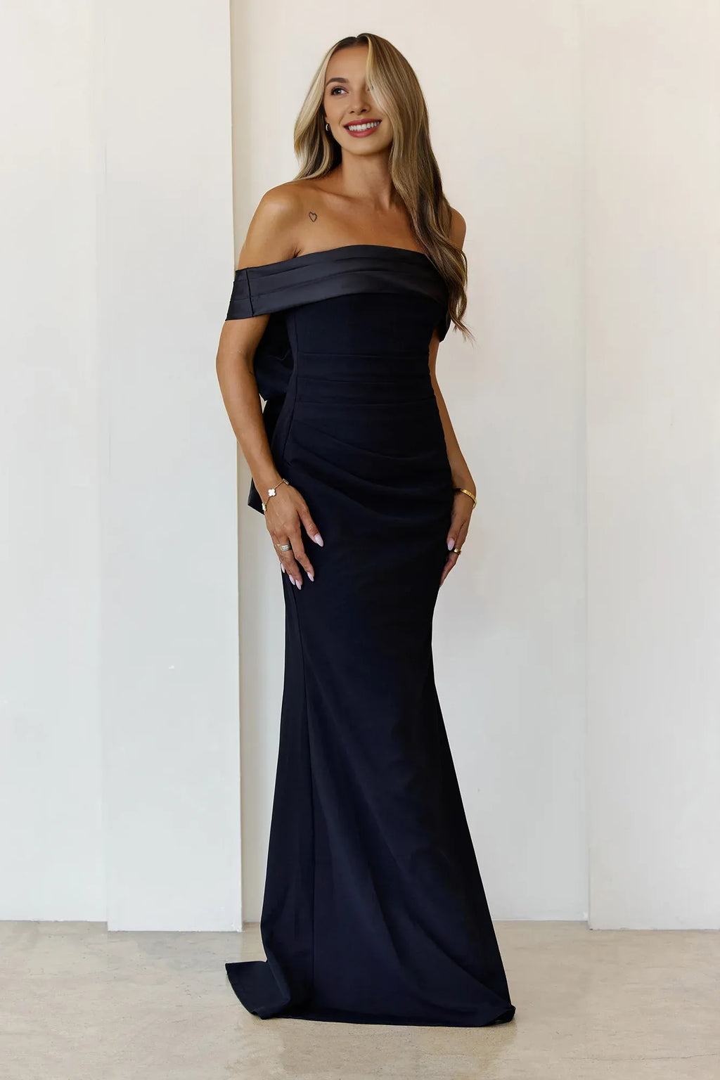 Black Mermaid Off Shoulder Pleated Maxi Prom Dress With Bow