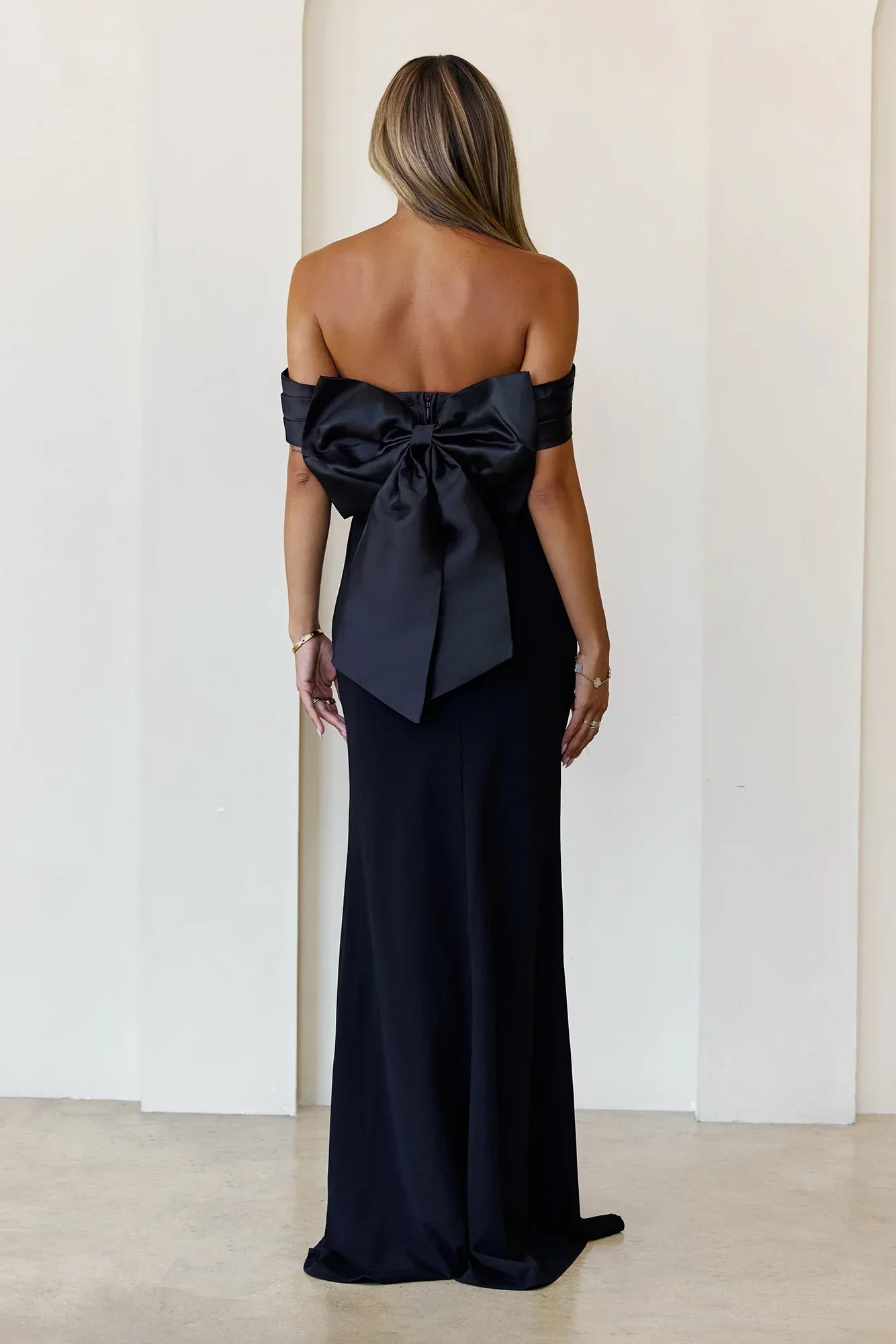 Black Mermaid Off Shoulder Pleated Maxi Prom Dress With Bow
