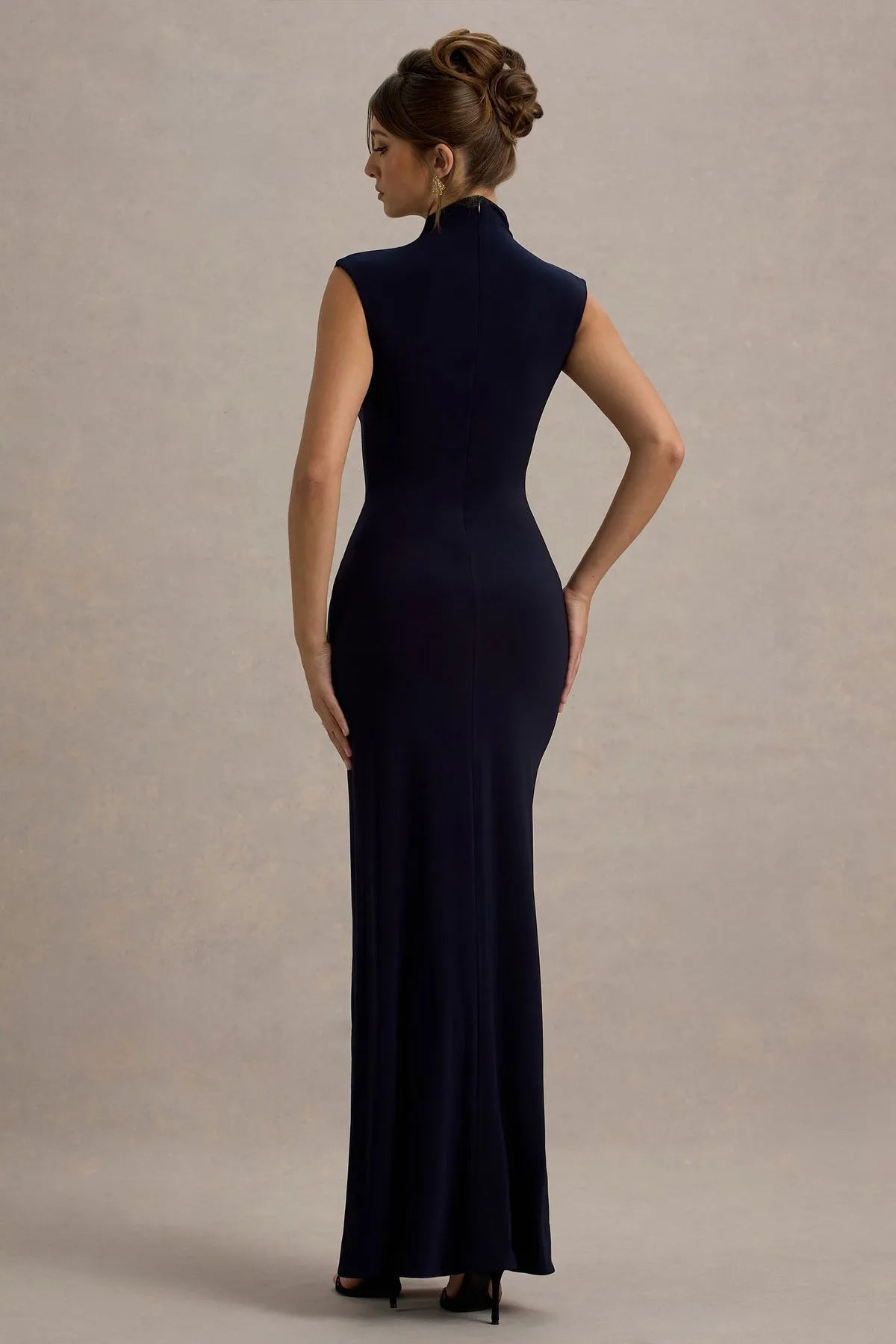 Navy Blue Mock Neck Sleeveless Prom Dress with Side Ruched Detail and High Slit Sophisticated Evening Gown for Formal Occasions