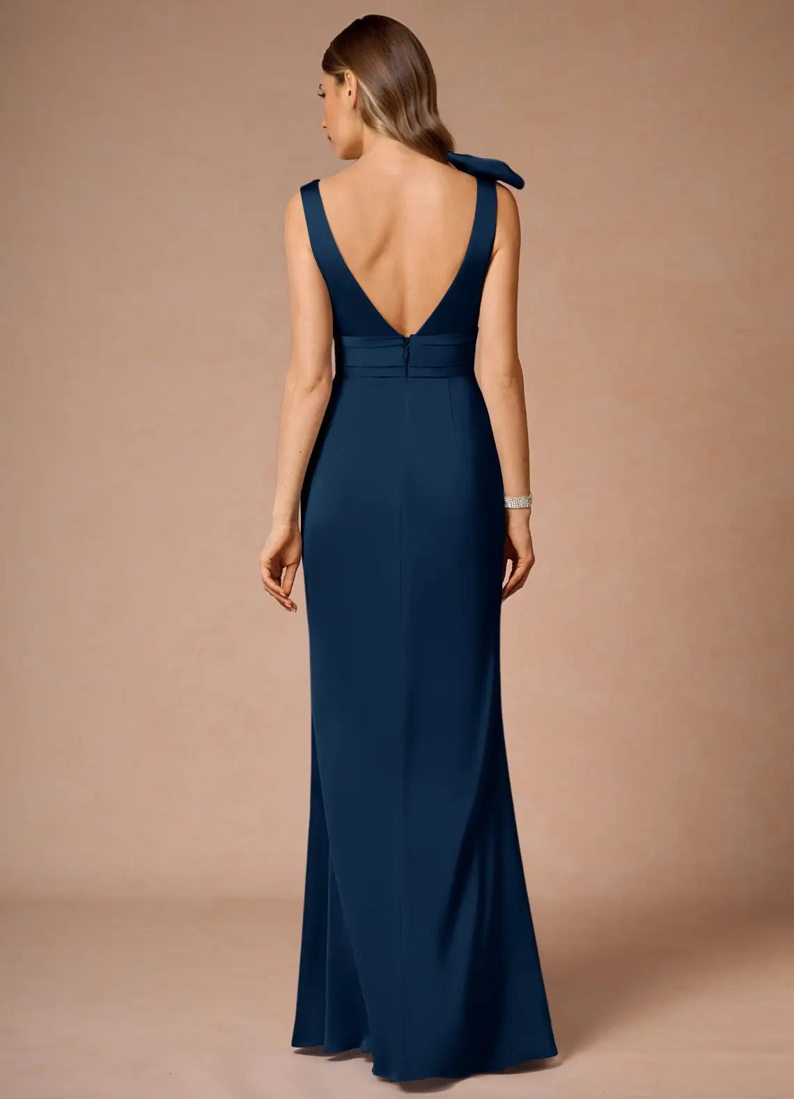 Navy Blue Prom Dress with Deep V - Neckline and Asymmetric Bow Detail for Formal Occasions