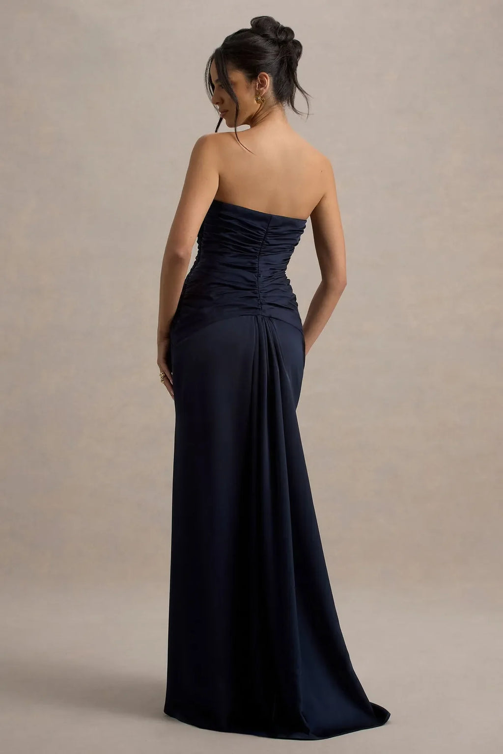 Navy Blue Strapless Ruched Prom Dresses with Sweetheart Neckline and Flowing Skirt A Timeless Choice for Prom Nights and Formal Galas
