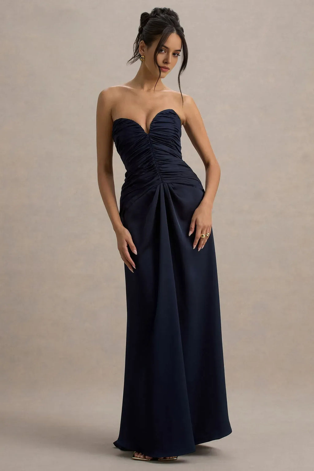 Navy Blue Strapless Ruched Prom Dress with Sweetheart Neckline and Flowy A - Line Skirt for Formal Occasions