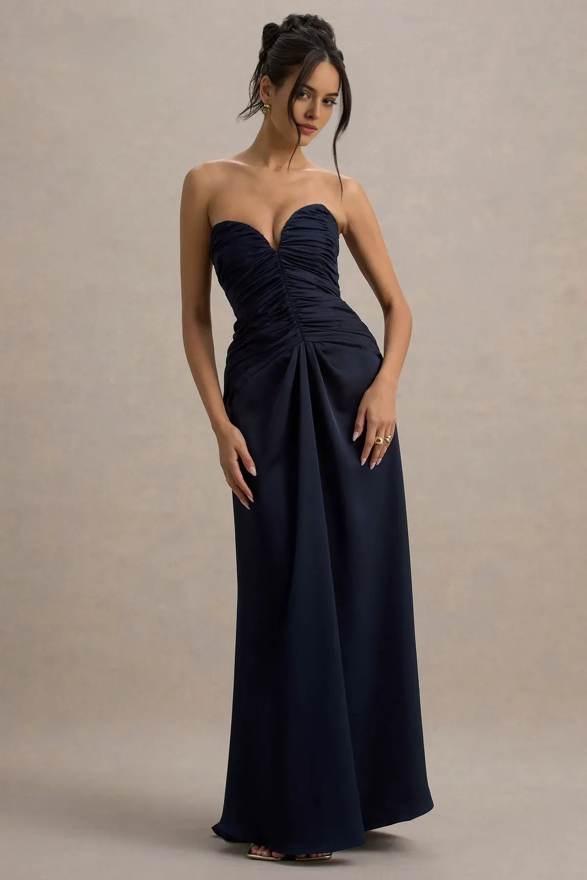 Navy Blue Strapless Ruched Prom Dress with Sweetheart Neckline and Flowy A - Line Skirt for Formal Occasions