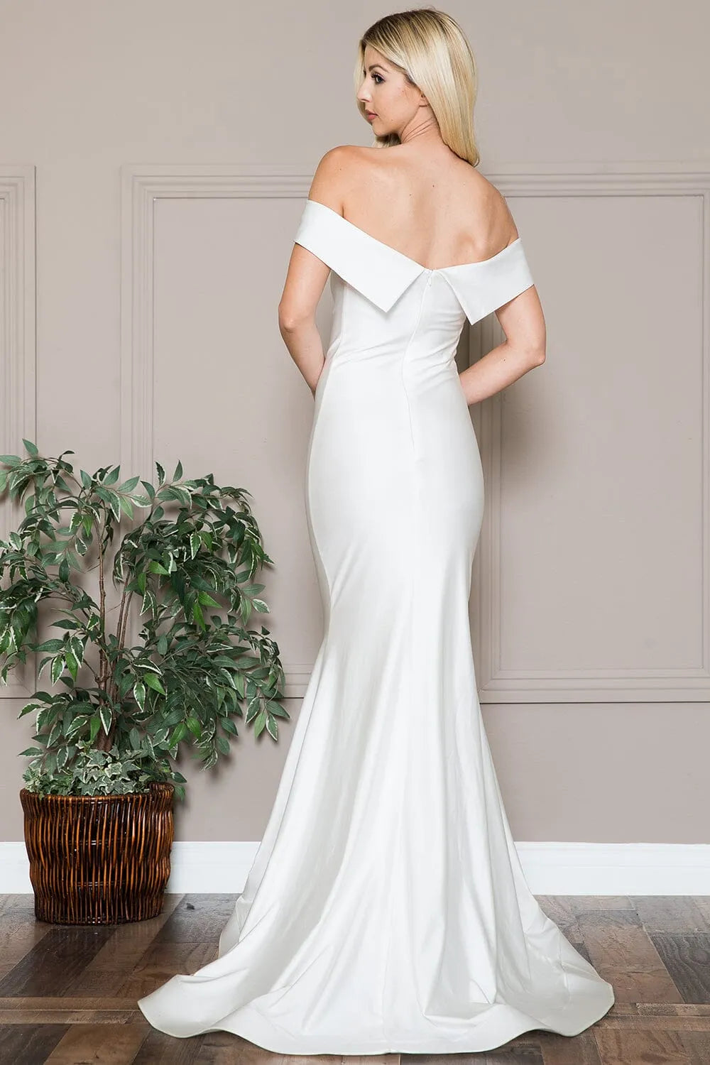 White Off - Shoulder Mermaid Prom Dress Floor Length Formal Evening Gown for Women Ideal for Ball Gala Wedding Reception Luxury Occasions Featuring Flattering Silhouette and Timeless Design