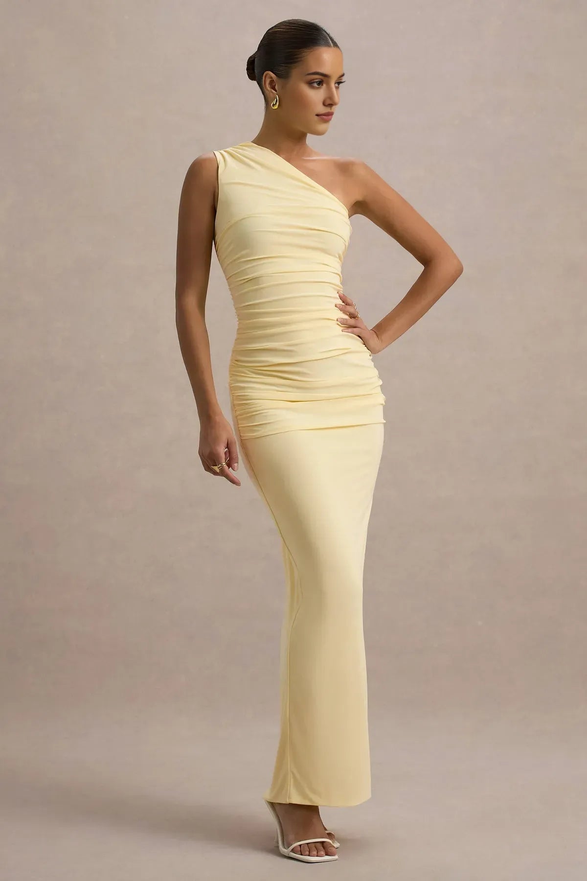 Yellow One - Shoulder Pale Prom Dress with Ruched Bodice and Figure Hugging Silhouette