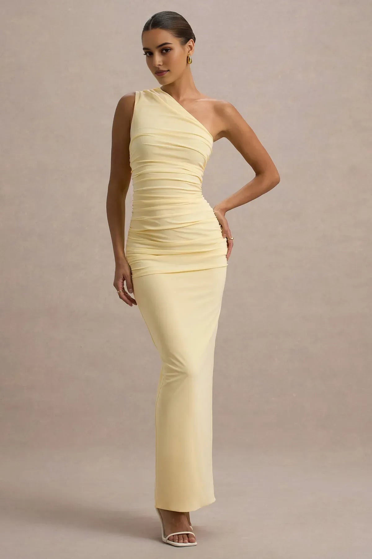 Yellow One - Shoulder Pale Prom Dress with Ruched Bodice and Figure Hugging Silhouette