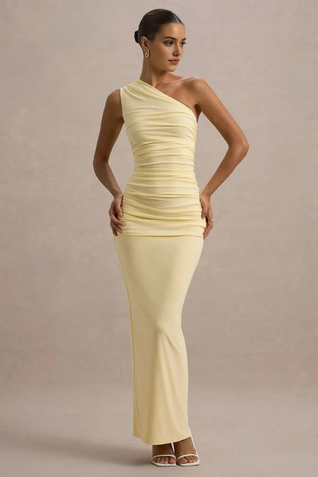 Yellow One - Shoulder Pale Prom Dress with Ruched Bodice and Figure Hugging Silhouette