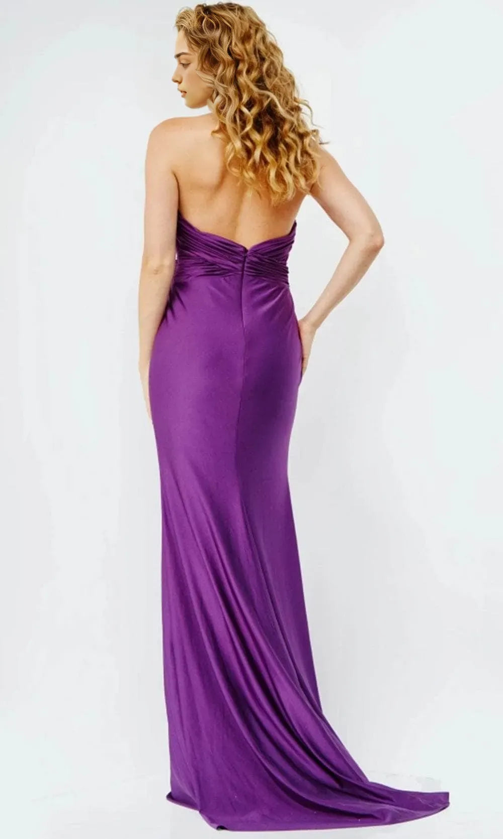 Purple Halter Evening Dresses featuring Deep V Neck Ruched Design and Mermaid Fit to Elevate Your Night
