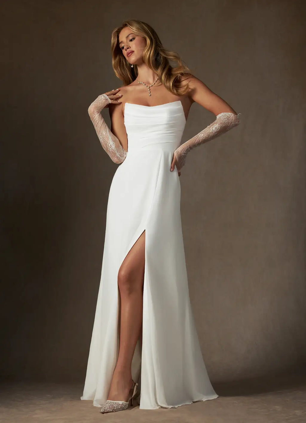 Strapless A-Line Strapless Wedding Dress Fabric High Slit Detachable Gloves Minimalist Silhouette