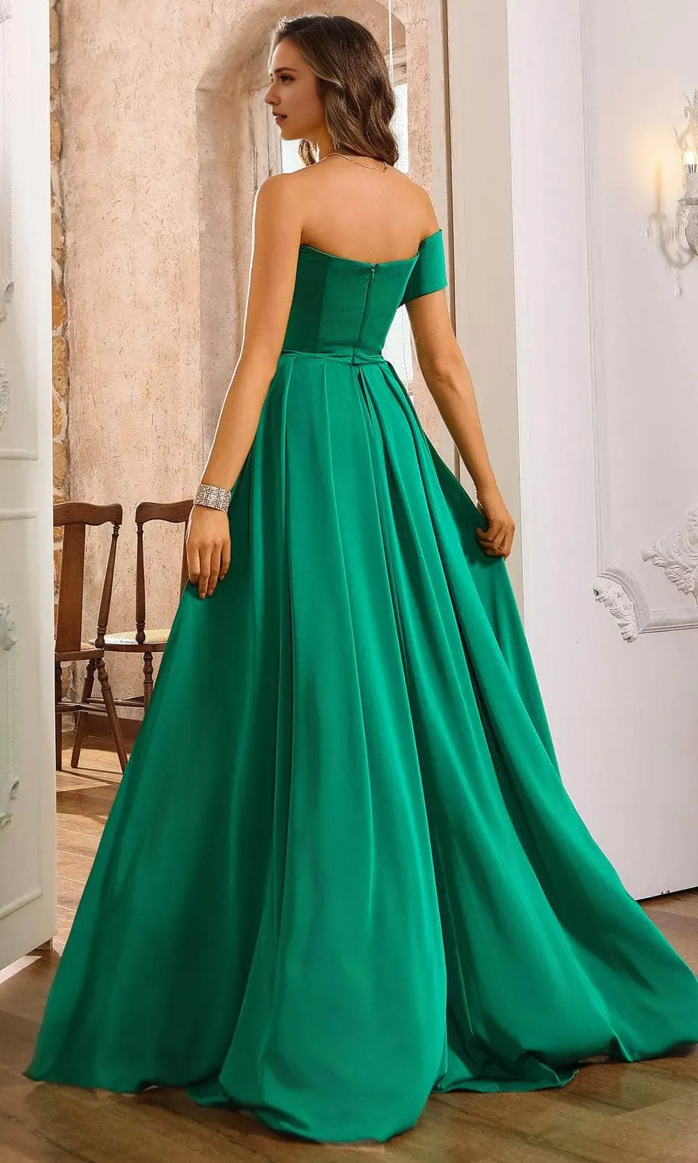 Green Strapless Emerald Mermaid Prom Dress with Draped Bodice and Side Train Perfect for Formal Evening Events