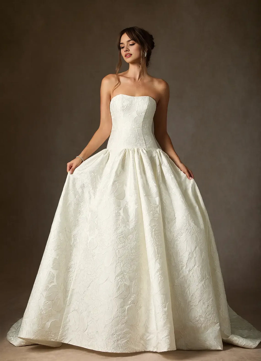 Straplesss weetheart neckline Gorgeous A-Line Wedding Dresses Floral Jacquard Fabric Structured Bodice Voluminous Skirt Train