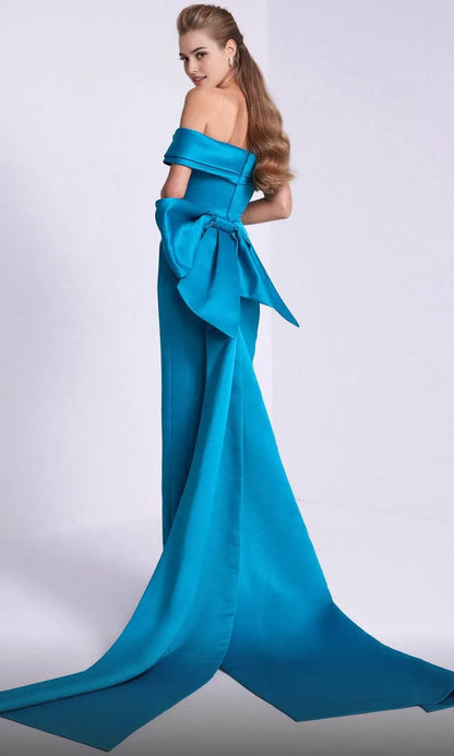 Luxurious Red A-Line Classic-Neck Classic-Sleeve Classic-Back Floor-Length Evening Dress