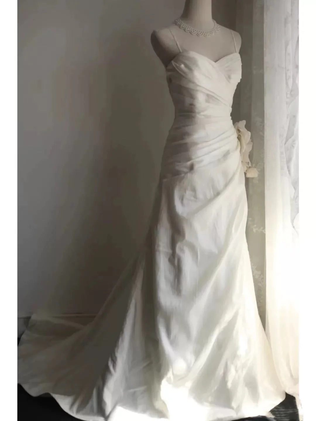 White Trumpet Spaghetti-Strap Sleeveless Ruched Wedding Dresses